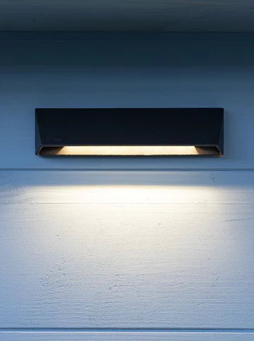 WEDGE SLIM DARK ‒ 3.9" Black LED Wall Light