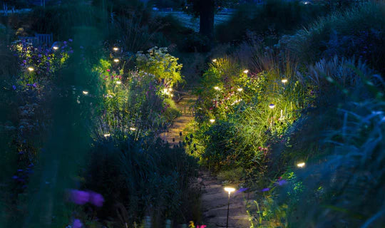 SWAY LOW BLACK ‒ 23.6" Tall LED Garden Light
