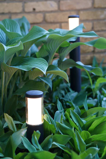 LIV DARK ‒ 24'' Pathway Lighting Bollard