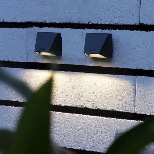 MINI WEDGE DARK ‒ 2.4'' Small Black LED Deck Post Light