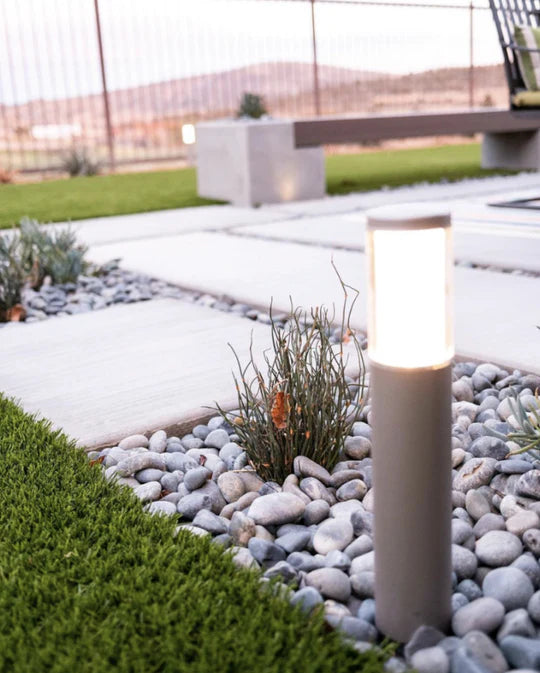 LIV LOW ‒ 14'' Pathway Lighting Bollard