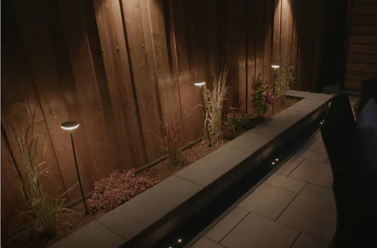 SWAY LOW BLACK ‒ 23.6" Tall LED Garden Light