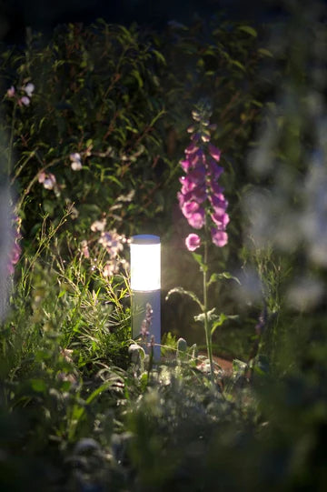 LIV LOW ‒ 14'' Pathway Lighting Bollard