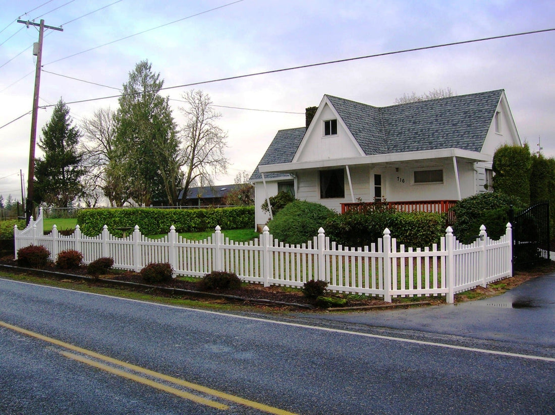 White Vinyl 2in x 3.5in x 6ft Hood & Twisp Bottom or Top Rail