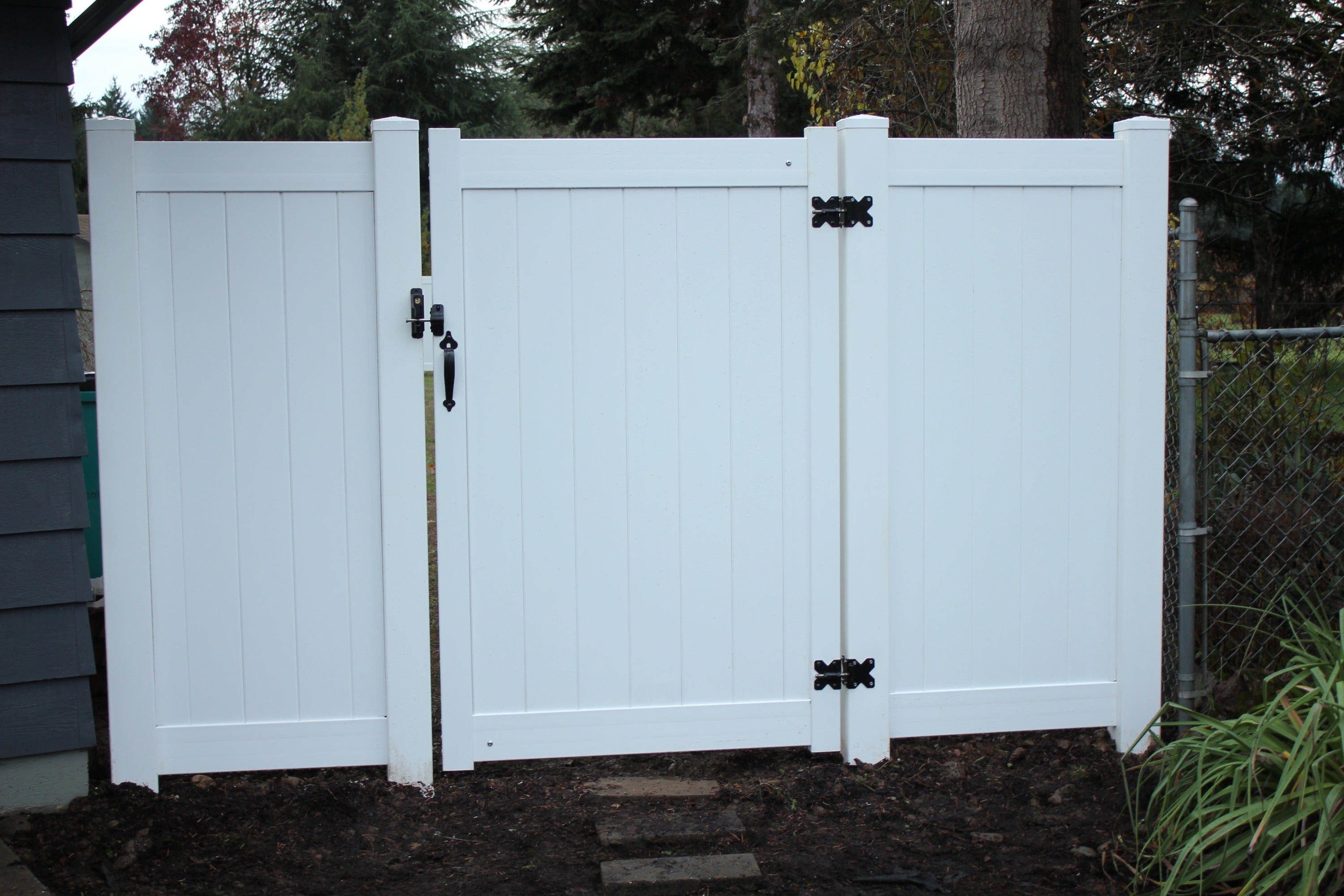 White Vinyl Clark Gate 4in Pickets