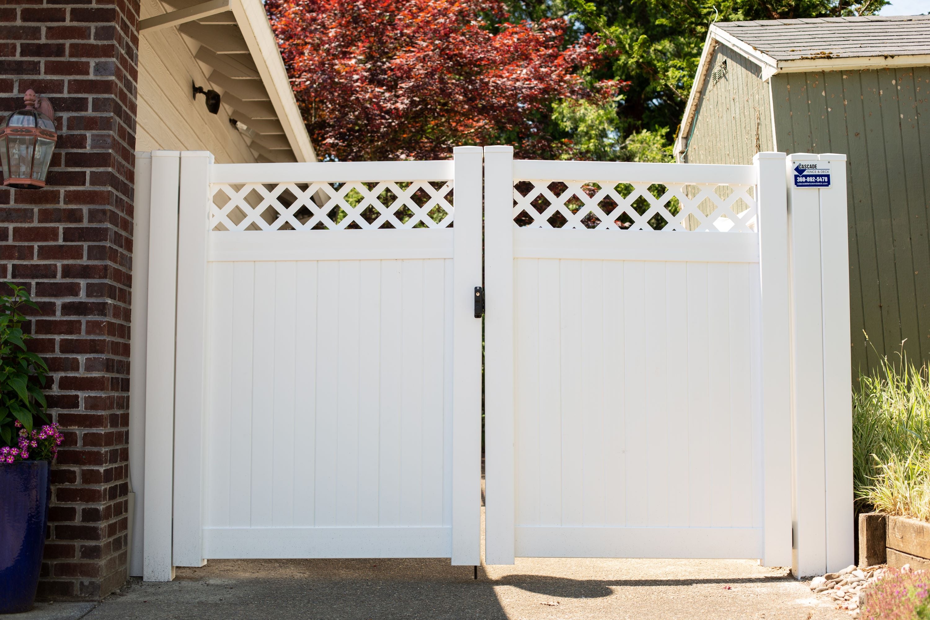 White Nehalem Vinyl Gate 4in Pickets